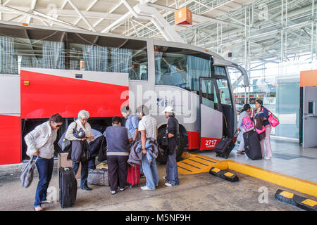 Cancun Mexique,Mexicain,Yucatán Peninsula,Quintana Roo,transport terrestre,ADO bus Station,terminal couvert,Hispanic Latin Latino ethnique immigré imm Banque D'Images