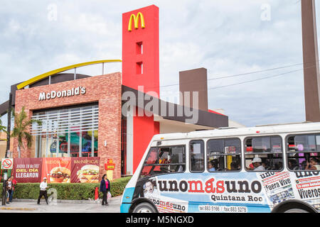Cancun Mexique,Mexicain,Avenida Tulum,McDonald's,hamburgers,hamburgers,entreprise mondiale,restauration rapide,hamburgers,restaurant restaurants repas cafés, log Banque D'Images