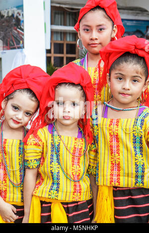 Cancun Mexique,Mexicain,Avenida Tulum,Palacio Municipal,Hôtel de ville,bâtiment,communauté hispanique fille filles,jeune,femmes enfants étudiants Banque D'Images