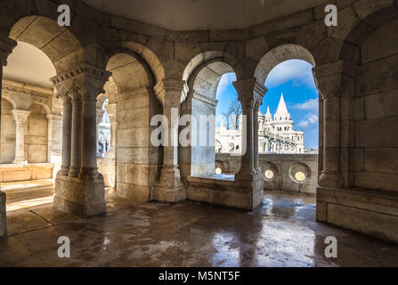 Saint-jean l'église Matthias de Budapest. L'un des temple principal en Hongrie à fishermens tours. Banque D'Images