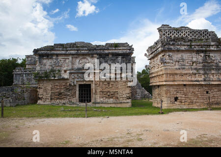 Ruines majestueuses à Chichen Itza au Mexique,.Chichen Itza est un complexe de ruines mayas. Une pyramide massive, connu sous le nom d'El Castillo ou Temple de Kukulcan, n Banque D'Images