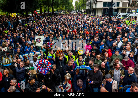 Les amateurs de football du Royaume-Uni se rassembler dans le centre de Londres à mars contre l'extrémisme sous la bannière de l'AFL (football lads alliance), London, UK Banque D'Images
