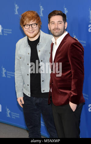 Berlin, Allemagne. Feb 23, 2018. Ed Sheeran et Murray Cummings durant la 'Songwriter' photocall à la 68e Festival International du Film de Berlin/Berlinale 2018 le 23 février 2018 à Berlin, Allemagne. Utilisation dans le monde entier | Credit : dpa/Alamy Live News Banque D'Images