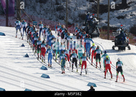 PyeongChang, Corée du Sud. Feb 25, 2018. Ski de Fond : Ladies' 30km départ groupé Classic à l'Alpensia Ski Centre au cours de l'occasion des Jeux Olympiques d'hiver de Pyeongchang 2018. Crédit : Scott Mc Kiernan/ZUMA/Alamy Fil Live News Banque D'Images