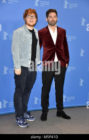 Berlin, Allemagne. Feb 23, 2018. Ed Sheeran et Murray Cummings durant la 'Songwriter' photocall à la 68e Festival International du Film de Berlin/Berlinale 2018 le 23 février 2018 à Berlin, Allemagne. Utilisation dans le monde entier | Credit : dpa/Alamy Live News Banque D'Images