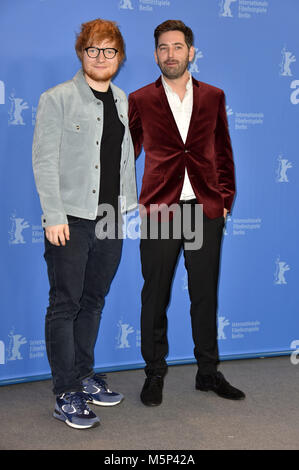 Berlin, Allemagne. Feb 23, 2018. Ed Sheeran et Murray Cummings durant la 'Songwriter' photocall à la 68e Festival International du Film de Berlin/Berlinale 2018 le 23 février 2018 à Berlin, Allemagne. Utilisation dans le monde entier | Credit : dpa/Alamy Live News Banque D'Images