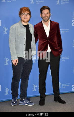 Berlin, Allemagne. Feb 23, 2018. Ed Sheeran et Murray Cummings durant la 'Songwriter' photocall à la 68e Festival International du Film de Berlin/Berlinale 2018 le 23 février 2018 à Berlin, Allemagne. Utilisation dans le monde entier | Credit : dpa/Alamy Live News Banque D'Images