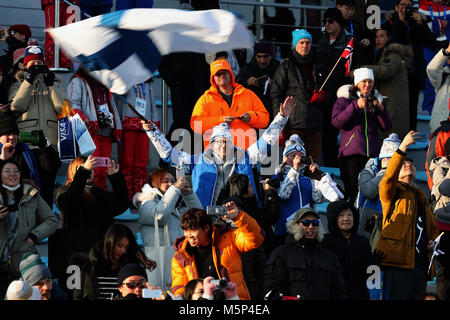 PyeongChang, Corée du Sud. Feb 18, 2018. Finlande fans au ski de fond : Ladies' 30km départ groupé Classic à l'Alpensia Ski Centre au cours de l'occasion des Jeux Olympiques d'hiver de Pyeongchang 2018. Crédit : Scott Mc Kiernan/ZUMA/Alamy Fil Live News Banque D'Images