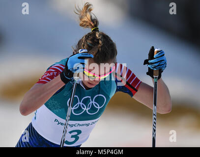 25 février 2018, la Corée du Sud, Pyeongchang, Jeux Olympiques, Ski, Ladies' 30km départ groupé Classic, Alpensia Ski Centre : Jessica Diggins des États-Unis en action. Photo : Hendrik Schmidt/dpa-Zentralbild/dpa Banque D'Images