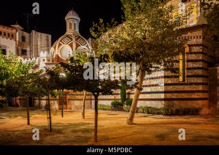 Église paroissiale de Sant Roma de nuit dans la ville de Lloret de Mar en Catalogne, Espagne Banque D'Images