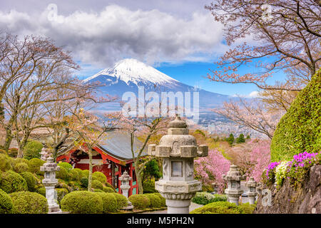 La ville de Gotemba, le Japon à la paix avec les Mt. Fuji dans la saison du printemps. Banque D'Images