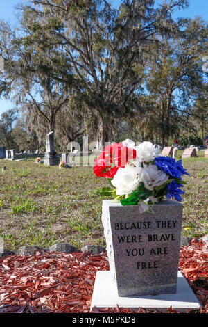 Cimetière historique Niveau rouge en Floride. 'Parce qu'ils étaient braves Vous êtes libre' Banque D'Images