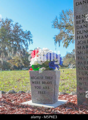 Cimetière historique Niveau rouge en Floride. 'Parce qu'ils étaient braves Vous êtes libre' Banque D'Images