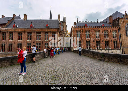 BRUGES, BELGIQUE - 10 juin 2014 : Avis de rues à Bruges Banque D'Images