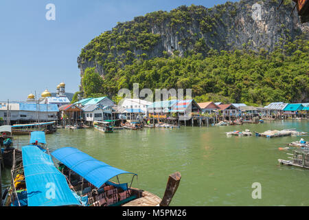 Ko Panyi est un village de pêcheurs dans la province de Phang Nga, la Thaïlande, la particularité d'être construit sur pilotis par des pêcheurs indonésiens avec une population de 360 fami Banque D'Images