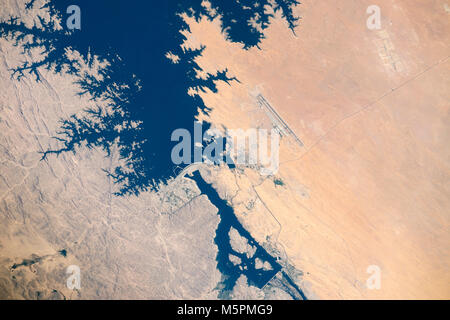 Vue aérienne de la Grand barrage d'Assouan sur le Nil, Egypte Banque D'Images