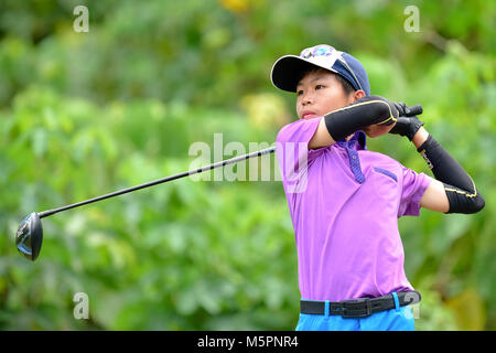 Danau, UKM Bangi - 11 février : Isaac à Chern Yi prend son coup de départ au 11e trou lors de la ronde finale du Championnat Junior Danau Banque D'Images