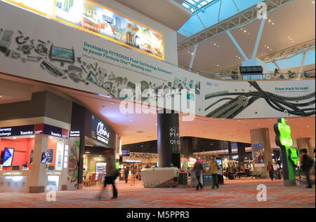 Les gens voyagent à l'Aéroport International de Kuala Lumpur Malaisie 2 Banque D'Images