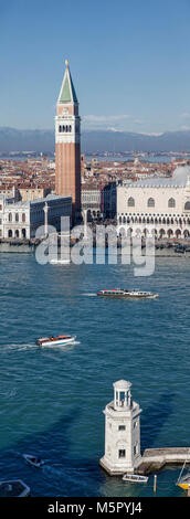 Vue sur le Campanile di San Marco du clocher de San Giorgio Maggiore Banque D'Images