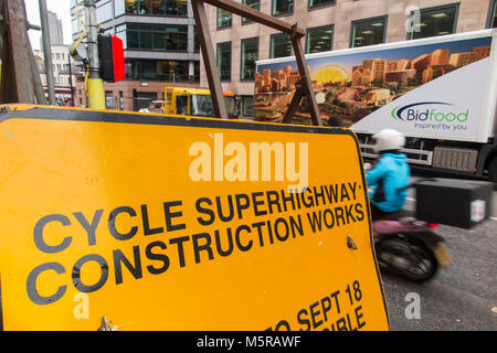 Les travaux de construction des autoroutes du cycle de notification Banque D'Images