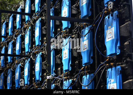 Dos de panneaux à LED de large écran de démonstration de radiodiffusion Banque D'Images