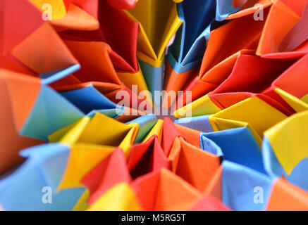 Papier plié origami star multicolore forme close up detail Banque D'Images