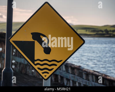 Panneau d'avertissement car dans l'eau Banque D'Images