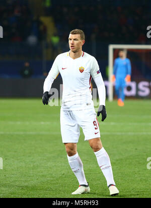 KHARKIV, UKRAINE - 21 février 2018 : Edin Dzeko de AS Roma en action au cours de l'UEFA Champions League Round 16 match contre le Shakhtar Donetsk à OSK-moi Banque D'Images