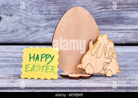 Contreplaqué - multiplex d'oeufs, de joyeuses Pâques carte. Banque D'Images