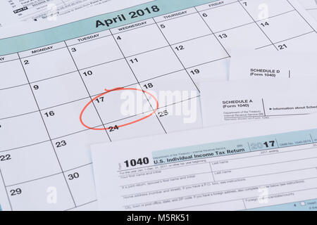 Calendrier avec rappel pour les taxes dues le 17 avril Banque D'Images