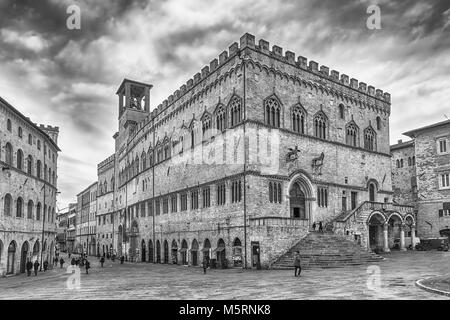 Vue sur le Palazzo dei Priori, bâtiments historiques dans le centre-ville de Pérouse, Italie Banque D'Images