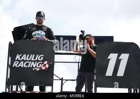 Hampton, Virginia, USA. Feb 23, 2018. 23 février 2018 - Hampton, New York, USA : Ryan Truex (11) traîne dans le garage pendant la pratique de la 250 Rinnai à Atlanta Motor Speedway à Hampton, en Géorgie. Crédit : Justin R. Noe Asp Inc/ASP/ZUMA/Alamy Fil Live News Banque D'Images