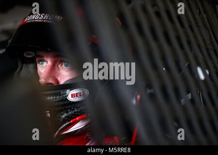 Hampton, Virginia, USA. Feb 23, 2018. 23 février 2018 - Hampton, New York, USA : Michael Annett (5) traîne dans le garage pendant la pratique de la 250 Rinnai à Atlanta Motor Speedway à Hampton, en Géorgie. Crédit : Justin R. Noe Asp Inc/ASP/ZUMA/Alamy Fil Live News Banque D'Images