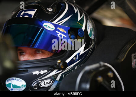 Hampton, Virginia, USA. Feb 23, 2018. 23 février 2018 - Hampton, New York, USA : Ryan Truex (11) traîne dans le garage pendant la pratique de la 250 Rinnai à Atlanta Motor Speedway à Hampton, en Géorgie. Crédit : Justin R. Noe Asp Inc/ASP/ZUMA/Alamy Fil Live News Banque D'Images