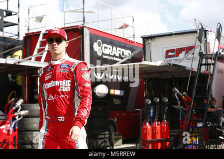 Hampton, Virginia, USA. Feb 23, 2018. 23 février 2018 - Hampton, New York, USA : Ryan Reed (16) traîne dans le garage pendant la pratique de la 250 Rinnai à Atlanta Motor Speedway à Hampton, en Géorgie. Crédit : Justin R. Noe Asp Inc/ASP/ZUMA/Alamy Fil Live News Banque D'Images