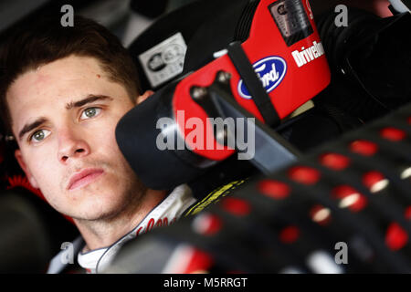 Hampton, Virginia, USA. Feb 23, 2018. 23 février 2018 - Hampton, New York, USA : Ryan Reed (16) traîne dans le garage pendant la pratique de la 250 Rinnai à Atlanta Motor Speedway à Hampton, en Géorgie. Crédit : Justin R. Noe Asp Inc/ASP/ZUMA/Alamy Fil Live News Banque D'Images