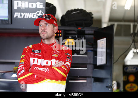 Hampton, Virginia, USA. Feb 23, 2018. 23 février 2018 - Hampton, New York, USA : Michael Annett (5) traîne dans le garage pendant la pratique de la 250 Rinnai à Atlanta Motor Speedway à Hampton, en Géorgie. Crédit : Justin R. Noe Asp Inc/ASP/ZUMA/Alamy Fil Live News Banque D'Images