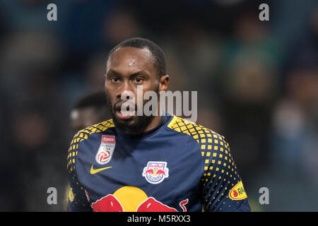 Reinhold Yabo de Red Bull Salzbourg pendant l 'Autriche' match de Bundesliga entre Sturm Graz 2-4 Red Bull Salzbourg à UPC-Arena le 25 février 2018 à Graz, en Autriche. Credit : Maurizio Borsari/AFLO/Alamy Live News Banque D'Images