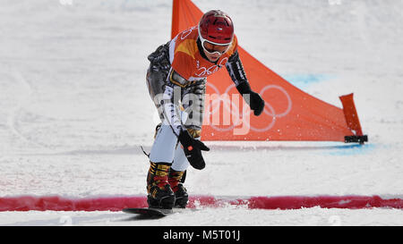 Pyeongchang, Corée, République de Corée. Feb 24, 2018. Skieur et snowboarder tchèque Ester Ledecka, 22, gagne une médaille d'or après le slalom géant parallèle en snowboard aux Jeux Olympiques. PyeongChang, Corée du Sud, le 24 février 2018. Credit : Michal Kamaryt/CTK Photo/Alamy Live News Banque D'Images