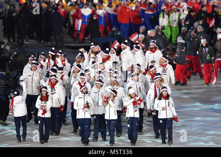 Pyeongchang, Corée, République de Corée. Feb 25, 2018. Les athlètes tchèques à pied dans le stade lors de la cérémonie de clôture des Jeux Olympiques d'hiver de 2018 à Pyeongchang, Corée, le 25 février 2018. Credit : Michal Kamaryt/CTK Photo/Alamy Live News Banque D'Images