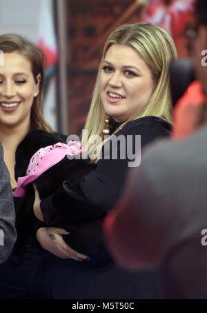 New York, NY, USA. Feb 26, 2018. Dehors et environ pour la célébrité Candids - MON, New York, NY, le 26 février 2018. Credit : Derek Storm/Everett Collection/Alamy Live News Banque D'Images