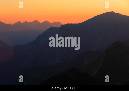 La Pologne, Tatras, Zakopane - Col Tomanowa Tomanowy, Czerwone Wierchy et pics Wierch au coucher du soleil avec les montagnes Tatra Ouest en panorama Banque D'Images