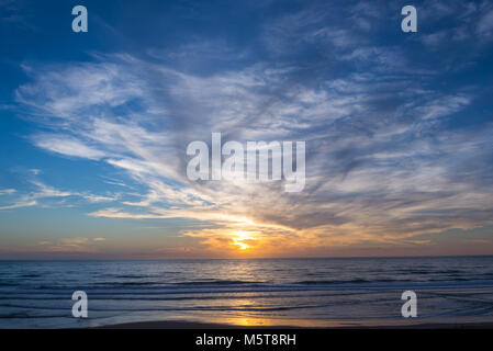 Le coucher du soleil, l'océan Atlantique Lacanau France Banque D'Images