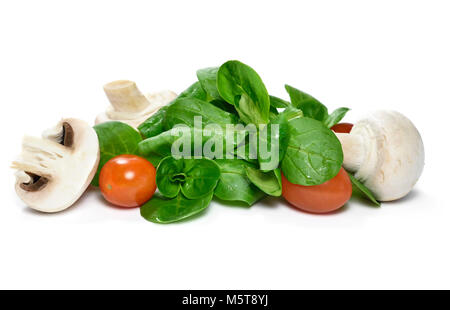 Délicieux avec une salade de maïs salade du jardin, tomates fraîches et des champignons de Paris. Salade, tomate cerise et champignons. La saine alimentation ou suivre un régime. Banque D'Images