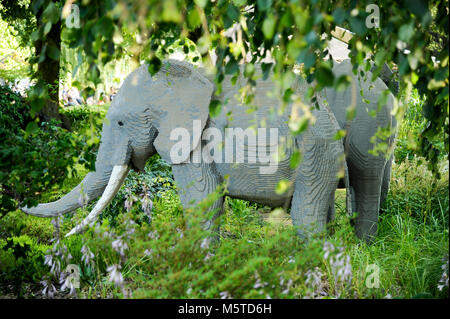 Lego briques Mini éléphants dans la superficie des terres dans Legoland Billund Resort a ouvert en 1968 à Billund, Danemark. 7 août 2015, est la plus grande attraction touristique Banque D'Images