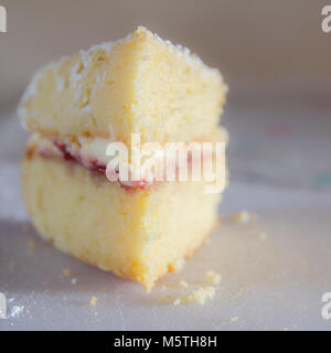 Tranche de gâteau éponge Victoria Banque D'Images