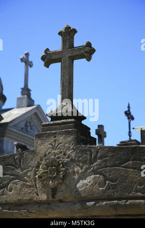 29 septembre, 2006 ; BUENOS AIRES, ARGENTINE ; monuments imposants marquer les tombes de riches familles dans le Cementerio de la Recoleta de Buenos Aires, Banque D'Images