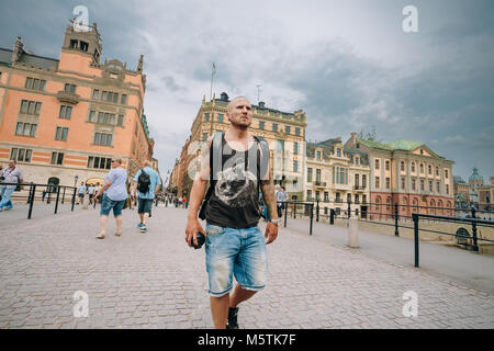 STOCKHOLM, Suède - 30 juillet 2014 : les touristes visiter le palais royal à Gamla Stan, où le roi Carl XVI Gustaf a son bureau de travail. Banque D'Images