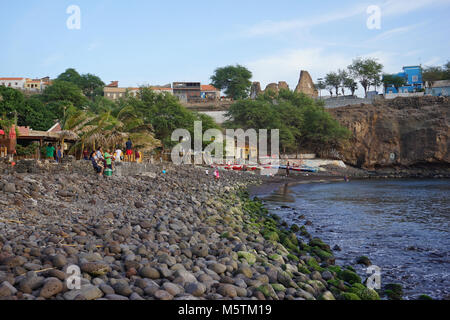 Plage de galets, Cidade Velha, l'île de Santiago, Cap-Vert Banque D'Images