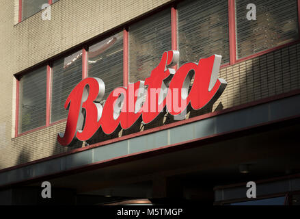 La signalisation sur un magasin Bata à Brno, en République tchèque, 24 février 2018 Banque D'Images